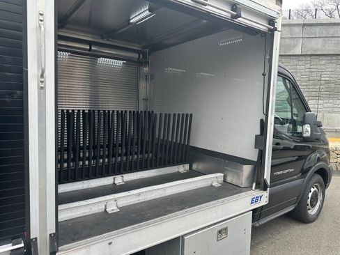 Used 2022 Ford Transit 250 RWD image 5