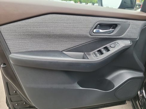Used 2023 Nissan Rogue SV AWD/4WD image 7