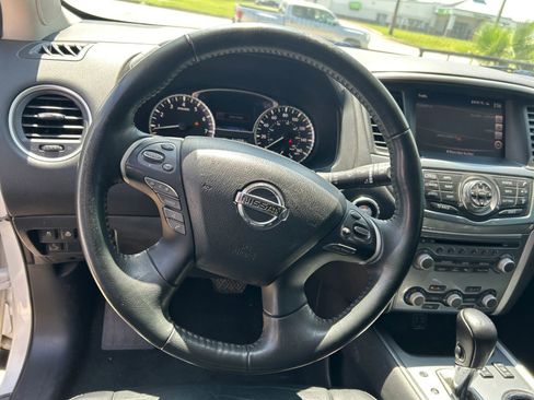 Used 2018 Nissan Pathfinder SL w/ SL Premium Package FWD image 14