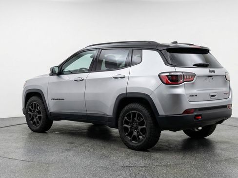 Used 2025 Jeep Compass Trailhawk AWD/4WD image 5