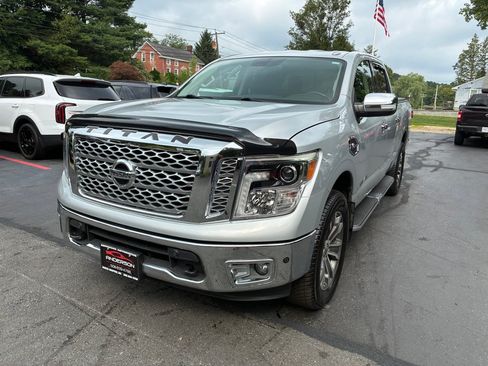 Used 2017 Nissan Titan SL AWD/4WD image 2
