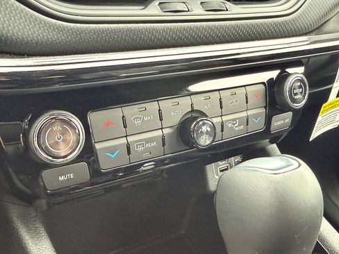 New 2026 Jeep Compass Limited image 17