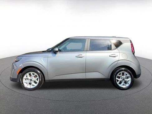 Used 2025 Kia Soul LX w/ LX Technology Package image 9