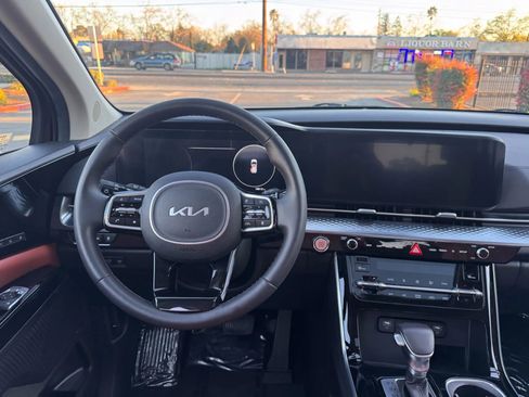 Used 2024 Kia Carnival SX Prestige image 22