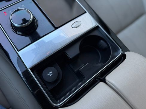 Used 2018 Land Rover Range Rover Velar R-Dynamic SE image 19