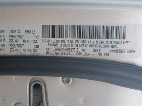Used 2017 RAM 1500 Express AWD/4WD image 26