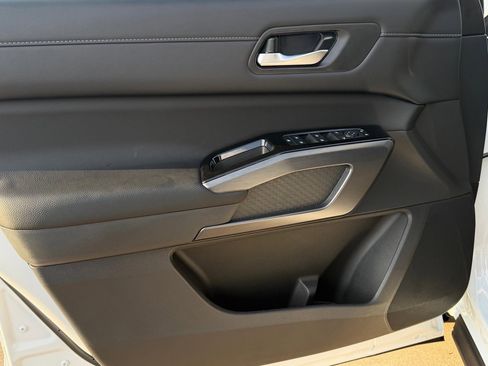 New 2026 Nissan Pathfinder SL image 17