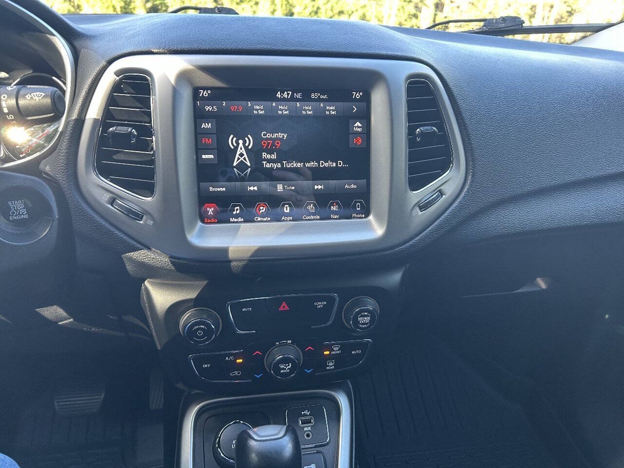 Used 2018 Jeep Compass Latitude w/ Popular Equipment Group AWD/4WD image 18