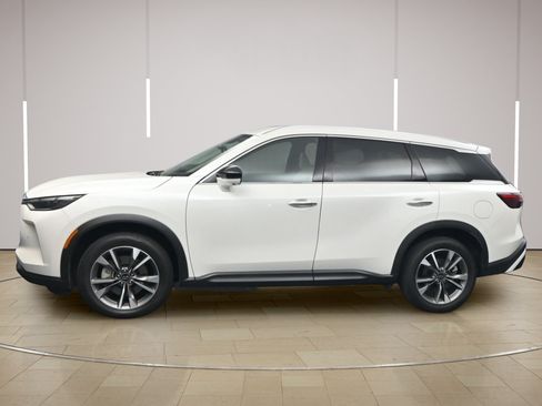 Used 2025 INFINITI QX60 Luxe FWD image 4