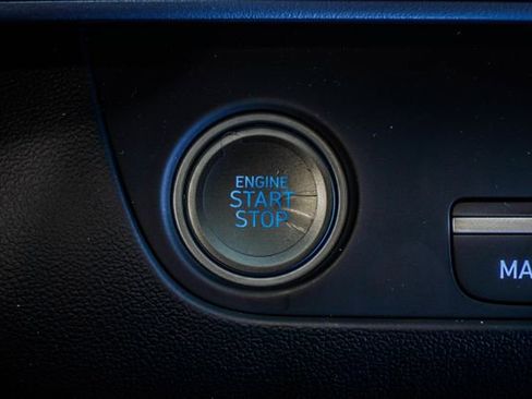 Used 2025 Hyundai Elantra Limited FWD image 26