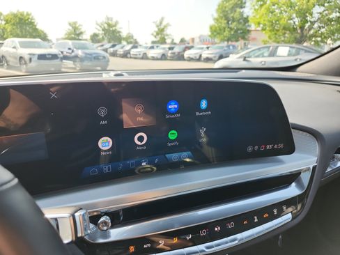 Used 2024 Cadillac Lyriq Luxury AWD/4WD image 18
