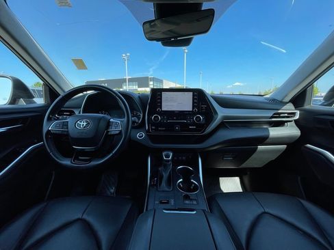 Used 2021 Toyota Highlander XLE FWD image 29