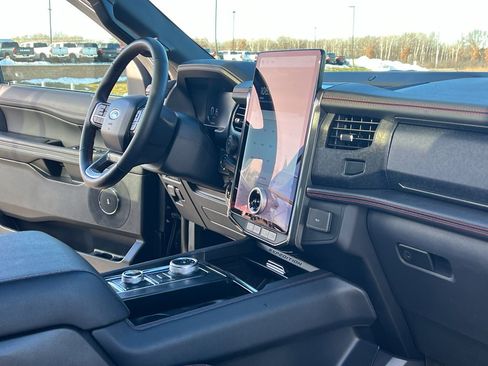 Used 2024 Ford Expedition Max Limited image 30