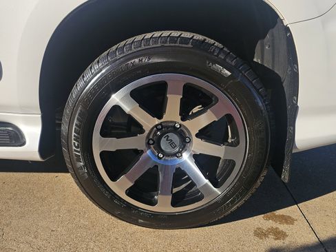 Used 2014 Lexus GX 460 w/ Premium Package image 14