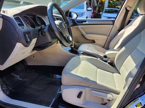 Used 2016 Volkswagen Golf S image 5