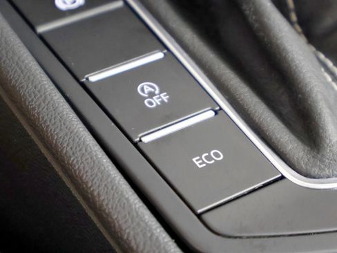 Used 2025 Volkswagen Jetta SE w/ Sunroof Package image 61