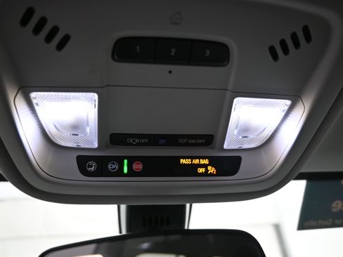 Used 2020 Chevrolet Traverse LT image 31