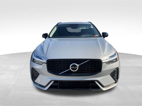 Used 2024 Volvo XC60 B5 Core image 3