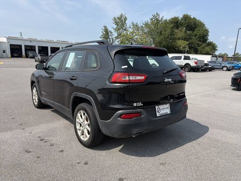 Used 2016 Jeep Cherokee Sport FWD image 5