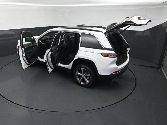 New 2026 Jeep Grand Cherokee Limited w/ Luxury Tech Group II AWD/4WD image 28