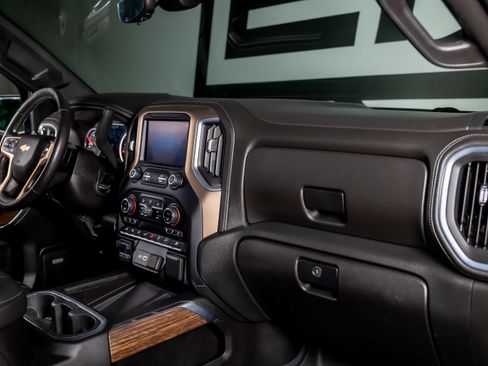 Used 2021 Chevrolet Silverado 1500 High Country w/ Technology Package image 27