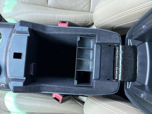 Used 2016 Ford Explorer XLT w/ Equipment Group 202A AWD/4WD image 23