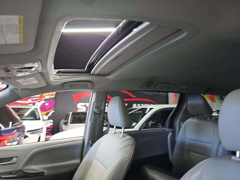 Used 2019 Toyota Sienna XLE w/ XLE Navigation Package AWD/4WD image 9