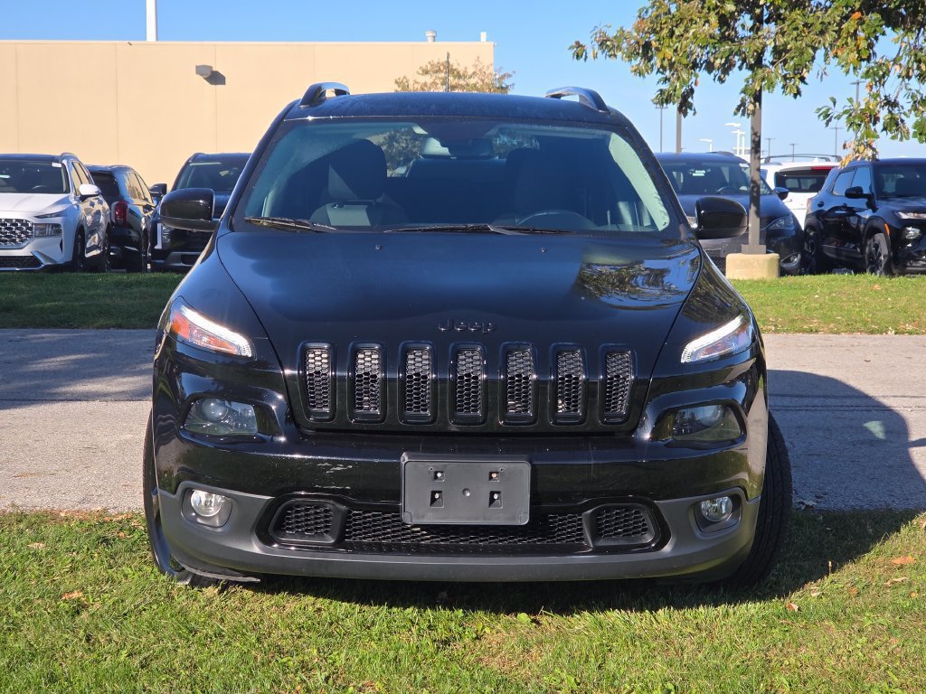 Used 2018 Jeep Cherokee Latitude w/ Altitude Package FWD image 2