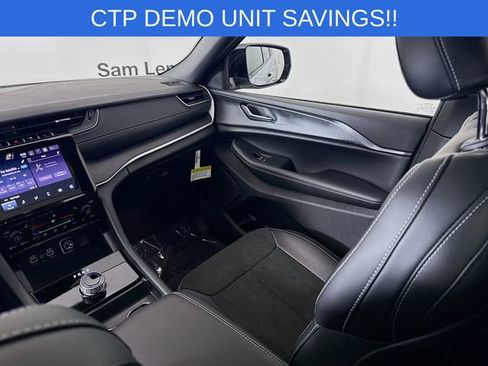 New 2025 Jeep Grand Cherokee Altitude image 23