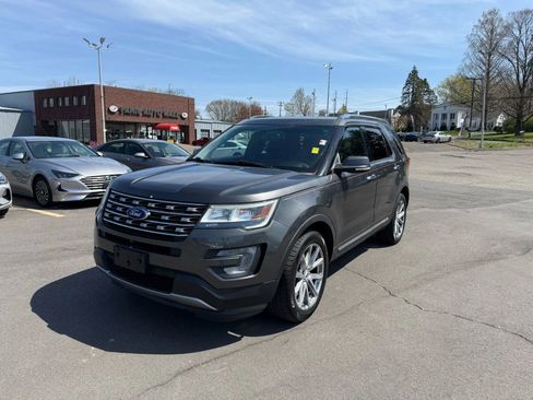 Used 2017 Ford Explorer Limited image 5