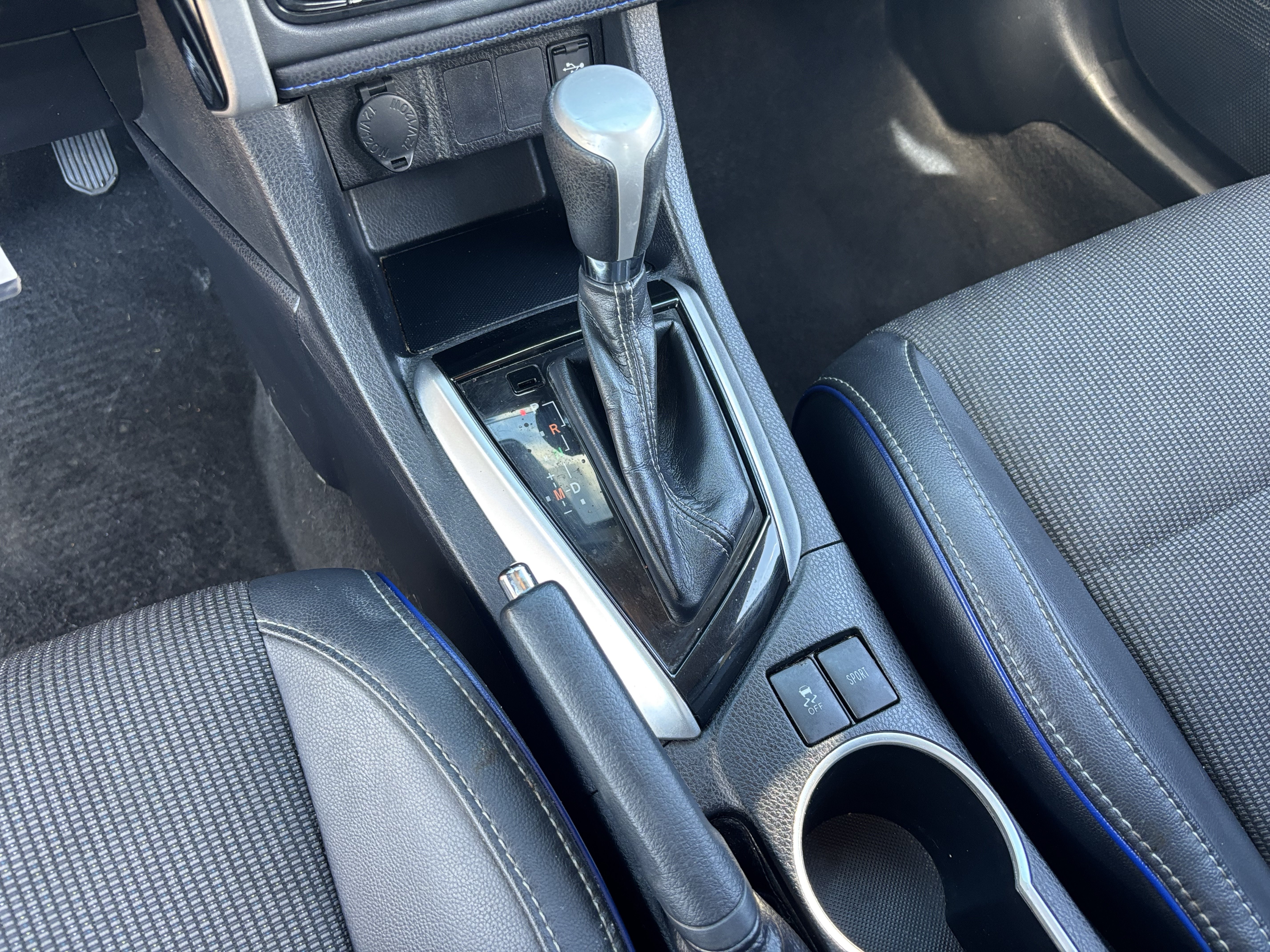 Used 2018 Toyota Corolla SE w/ Carpet Mat Package (TMS) FWD image 23