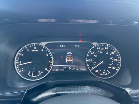 Used 2023 Nissan Pathfinder SL AWD/4WD image 35