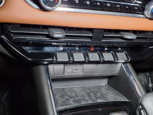 Used 2024 GMC Canyon AT4 image 8