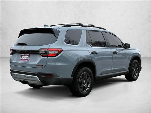 Used 2024 Honda Pilot TrailSport image 5