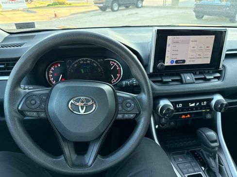 Used 2025 Toyota RAV4 XLE AWD/4WD image 19