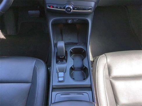 Certified 2025 Volvo XC40 B5 Core image 15