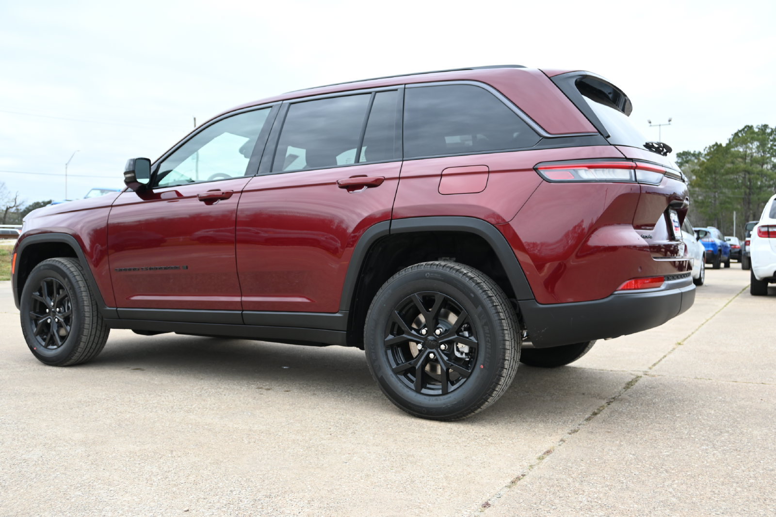 New 2026 Jeep Grand Cherokee Altitude AWD/4WD image 2