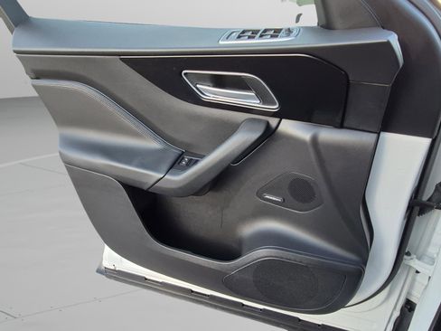 Used 2018 Jaguar F-PACE Premium image 22