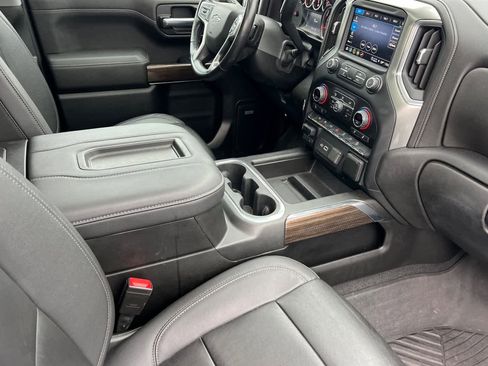 Used 2021 Chevrolet Silverado 1500 LT Trail Boss w/ Convenience Package II image 16