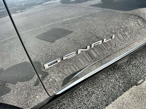 Used 2025 GMC Yukon Denali w/ Denali Reserve Package AWD/4WD image 3