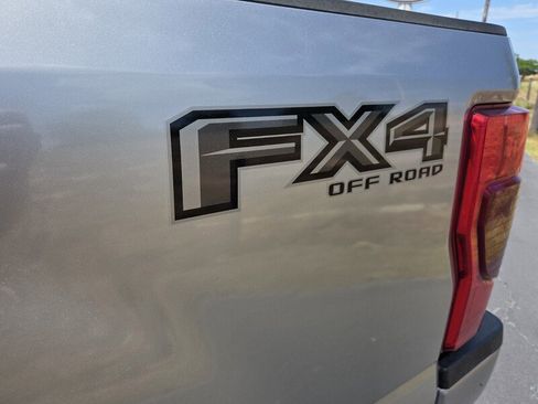 Used 2022 Ford F250 Lariat w/ Black Appearance Package AWD/4WD image 8