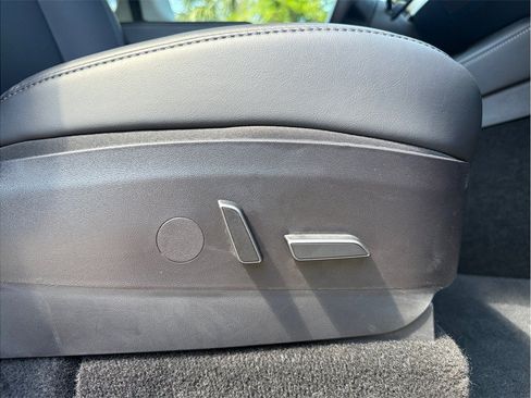 Used 2022 Tesla Model Y Long Range AWD/4WD image 41