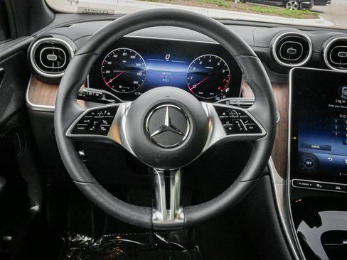 Used 2025 Mercedes-Benz GLC 300 4MATIC image 18