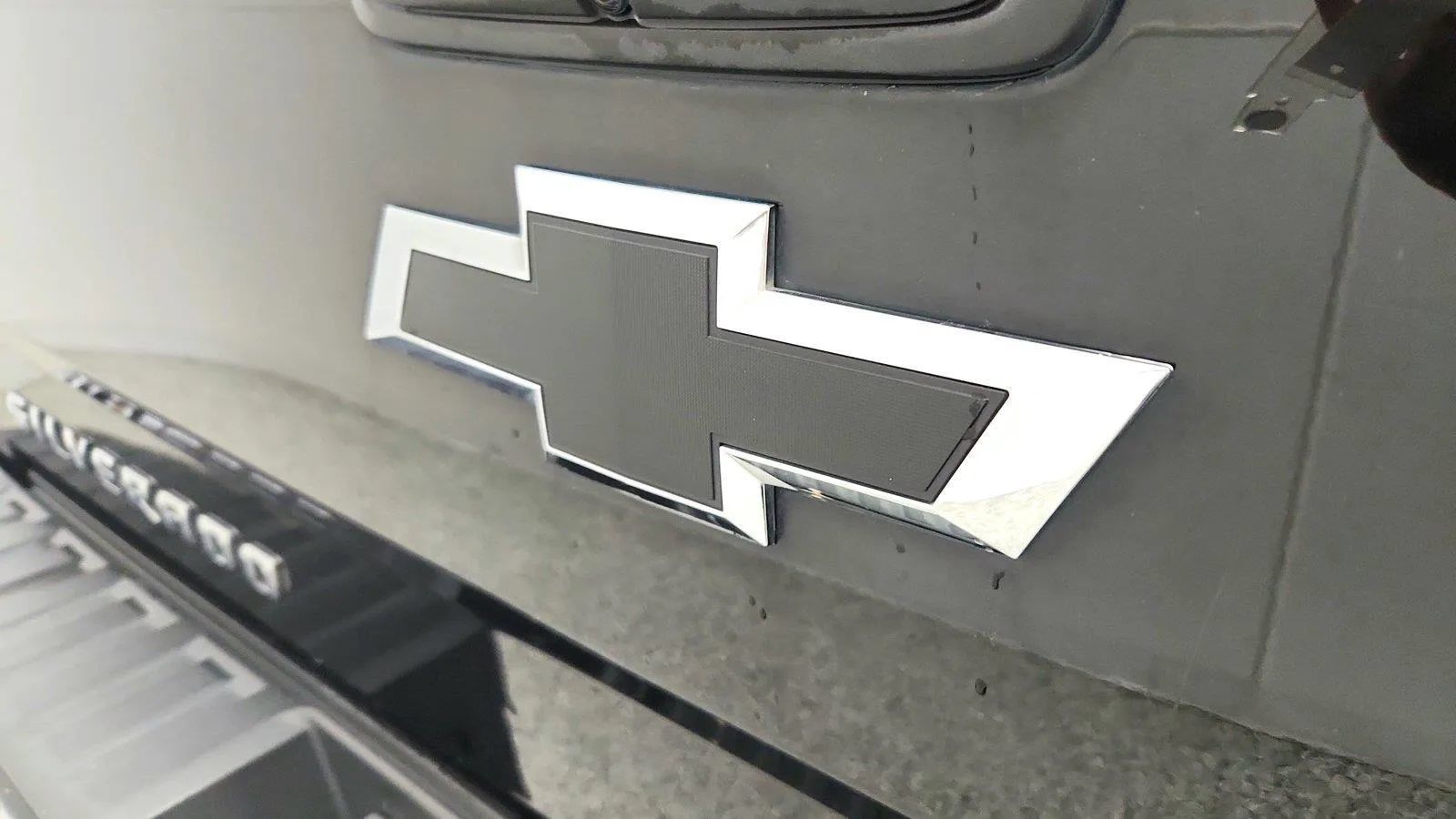 Used 2017 Chevrolet Silverado 1500 LT w/ Midnight Edition AWD/4WD image 33