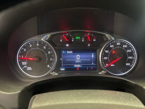 Used 2022 GMC Terrain SLE w/ Driver Convenience Package image 3