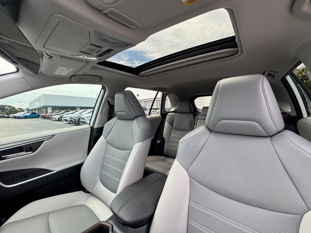 Used 2025 Toyota RAV4 Limited FWD image 19