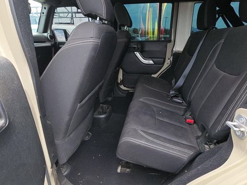 Used 2017 Jeep Wrangler Unlimited Rubicon w/ Connectivity Group AWD/4WD image 13