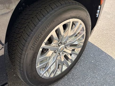 Used 2024 Chevrolet Tahoe Premier w/ Premium Package image 36