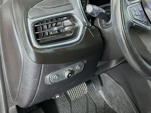 Used 2018 Chevrolet Equinox Premier image 17