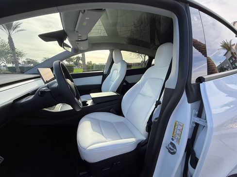 Used 2022 Tesla Model Y Performance image 8